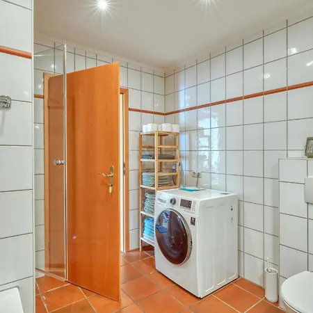 1 Bedroom Cozy In